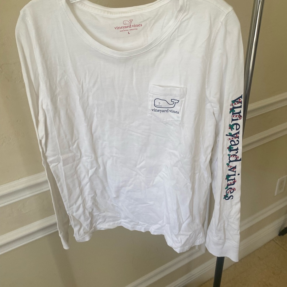 Vineyard Vines women’s White holiday Long Sleeve Shirt